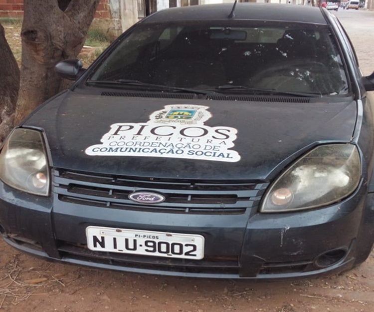 Veículo da Ccom de Picos é furtado de estacionamento da prefeitura