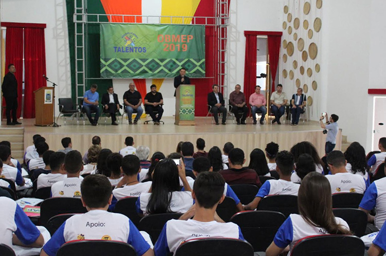 Mais de cem alunos de 21 cidades participam de curso para OBMEP em Teresina