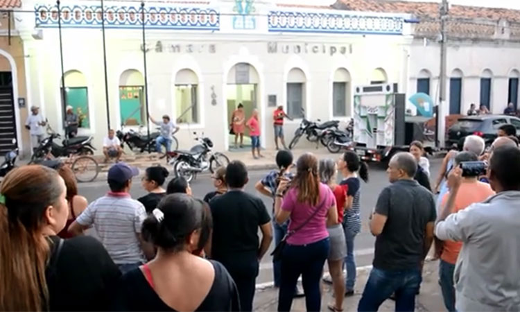 Após novo tumulto, vereadores aprovam projetos da prefeitura em Valença