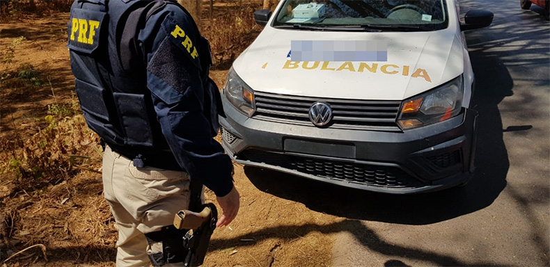 PRF apreende ambulâncias no Piauí; porta de uma delas era presa com arame
