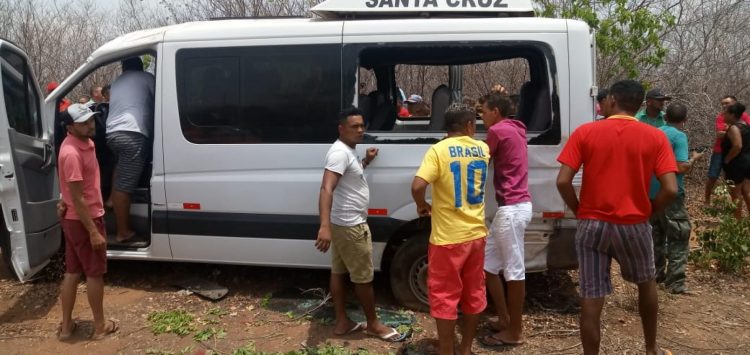 Van capota e dois homens morrem na estrada de Santa Cruz do Piauí