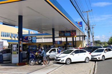 Bolsonaro anuncia projeto para mudar cobrança de ICMS sobre combustíveis