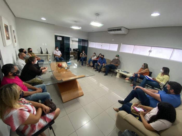 Câmara de Picos, Secretaria de Saúde e entidades, tratam sobre vacinação da Covid-19 em reunião