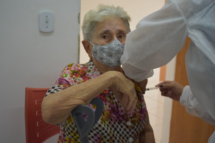 Vacinação contra Covid-19 em idosos de 85 a 89 anos é iniciada em Picos