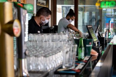 Alepi aprova auxílio de R$ 1 mil para trabalhadores de bares, restaurantes e eventos