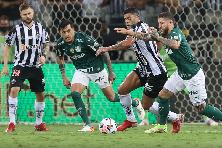 Dudu marca, Palmeiras empata com Atlético-MG e vai à final da Libertadores