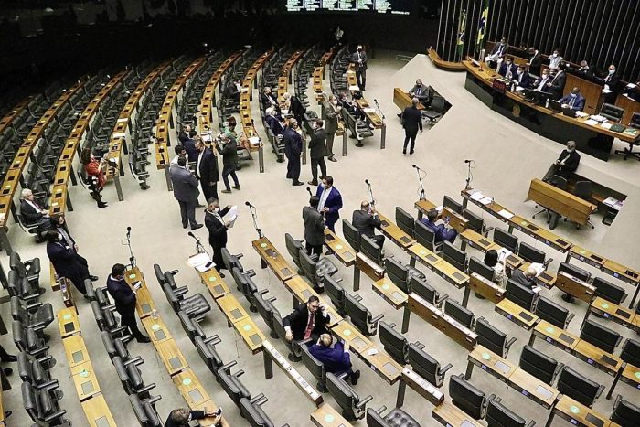 Bancada do PT vota novamente contra o Auxílio Brasil