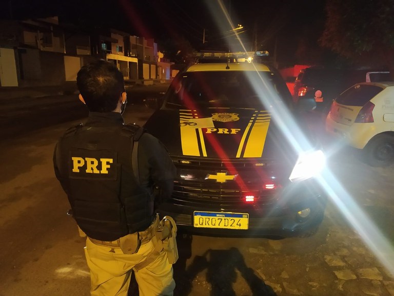 Motorista tenta subornar policiais e acaba preso em Picos