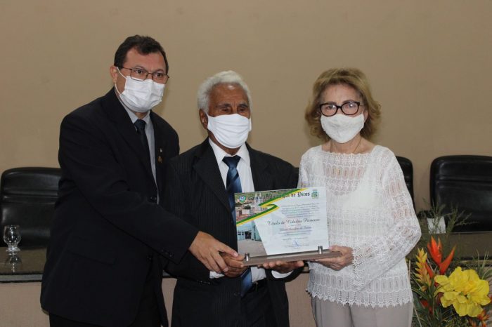 Câmara Municipal entrega título de Cidadania Picoense ao professor Elísio Serafim