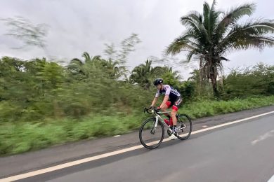 Ciclista picoense pedala de Picos a Teresina em ação para ajudar famílias carentes