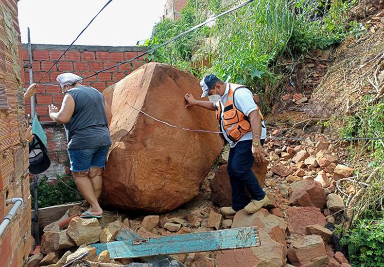 Em Picos, famílias são retiradas de áreas de risco após fortes chuvas