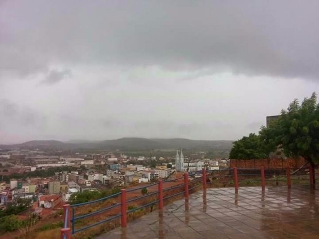 Inmet emite alertas laranja e amarelo de chuvas intensas no Piauí