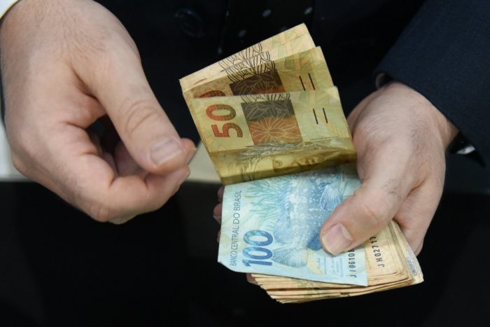 Partidos receberão R$ 4,9 bi de Fundo Eleitoral; PT terá quase o dobro do PL de Bolsonaro