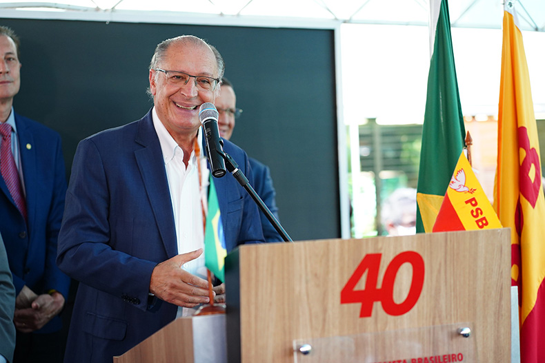 Ciro Nogueira formaliza Alckmin como coordenador da equipe de transição de Lula
