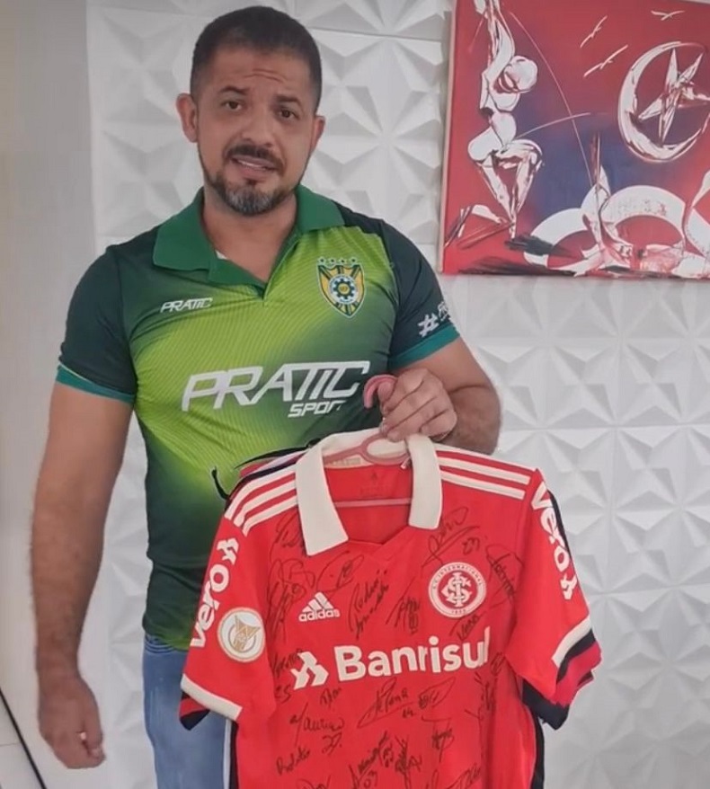 SEP faz bingo de camisas de craques do Flamengo para ajudar com custos de viagem