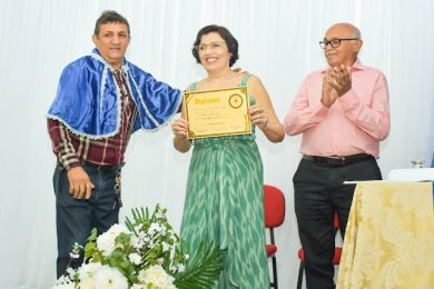 Ilza Bezerra toma posse na Academia de Letras da Região de Picos