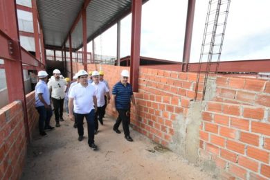 Rafael Fonteles visita novo Hospital de Picos e diz que obra deve ficar pronta até dezembro
