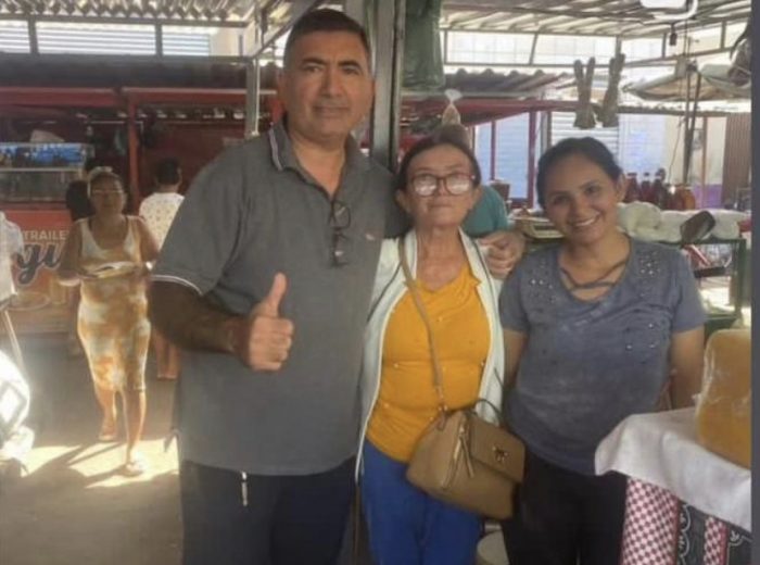 “Um momento de alegria” diz Marcos Buriti em visita a feirantes em Picos