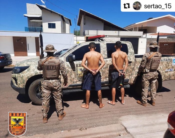 Policia captura dupla suspeita de assalto em Picos: Moto, arma e pertences são apreendidos