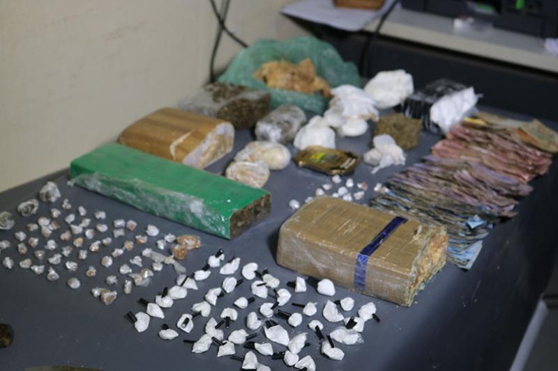 Operação prende 4 pessoas, drogas, dinheiro e celulares em Picos