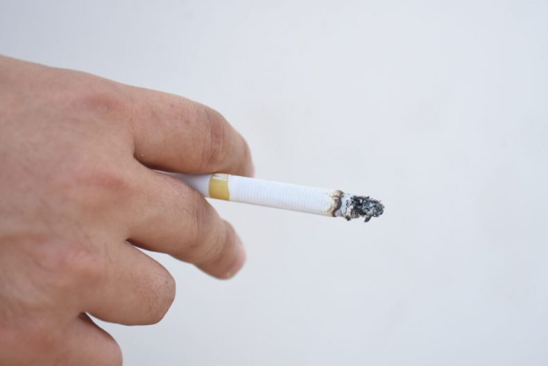 Uso de cigarros ou similares está proibido por lei em ambientes coletivos no Piauí