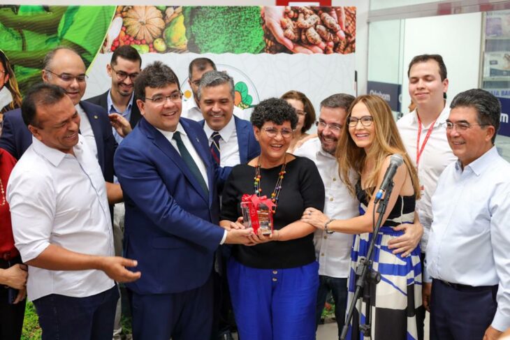 Rafael inaugura espaço com produtos da agricultura familiar em supermercado