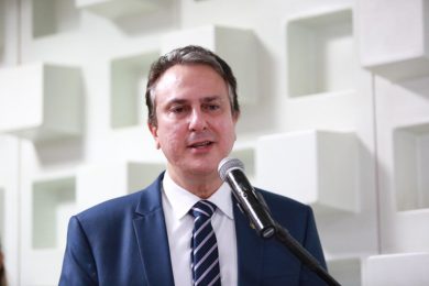Piauí adere a três programas do MEC durante visita de ministro