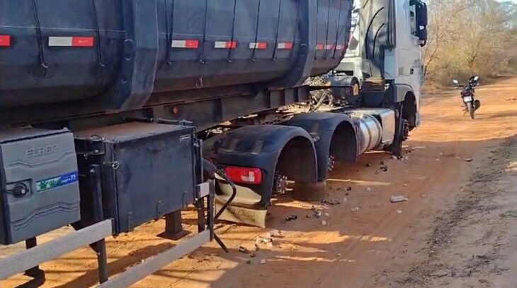 Caminhoneiro é sequestrado em Picos e tem 34 pneus do caminhão roubados