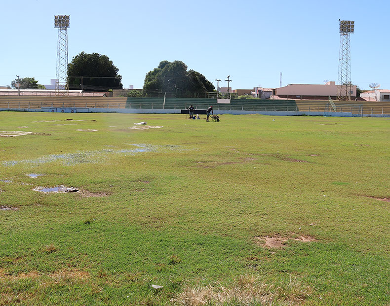 Estádio Municipal de Picos passa por inspeção para receber jogos