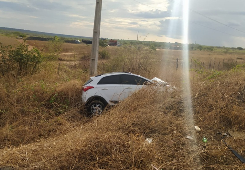 Colisão entre carros deixa três pessoas feridas no município de Geminiano