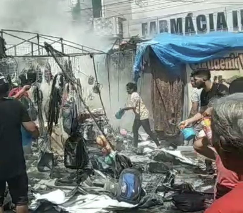 Incêndio atinge bancas da feira livre de Picos