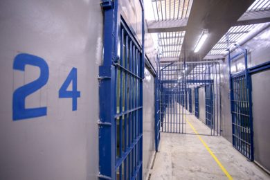 Quebrando cadeados, 17 presos fogem de penitenciária no PI e podem reforçar “guerra” do tráfico