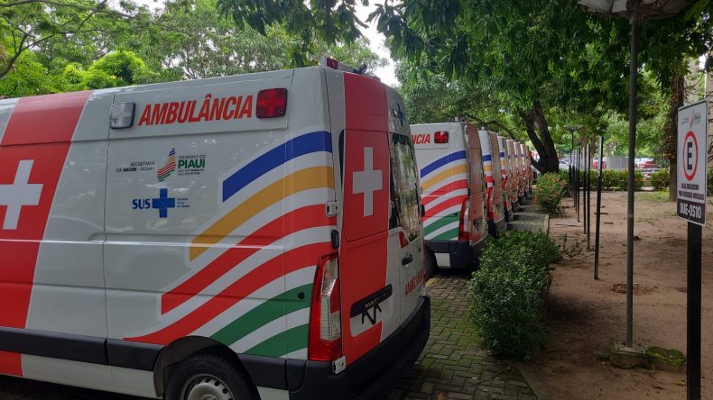 Governo entrega 10 ambulâncias para transporte de pacientes graves