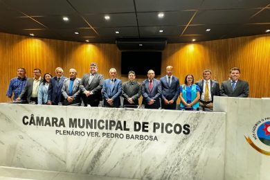 Vereador Eriberto Barros inaugura novo Plenário da Câmara Municipal de Picos