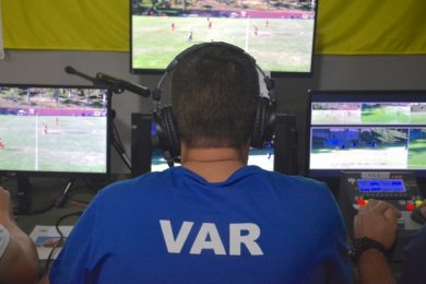 VAR no Brasil demora 46% a mais do tempo recomendado pela Fifa