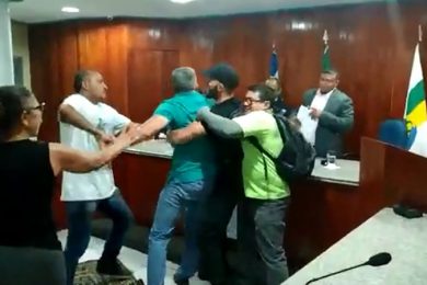 Parcelamento da previdência termina em tumulto na Câmara Municipal de Valença
