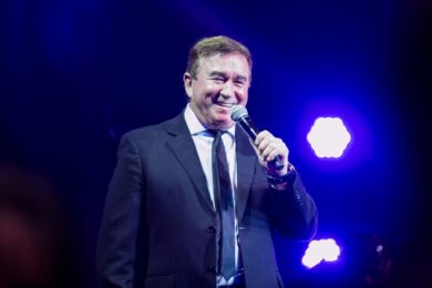 Mega Show com Amado Batista acontece nesta sexta (16) em Sussuapara