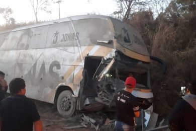 Acidente com ônibus de Jonas Esticado deixa três feridos na BR-226, no Maranhão