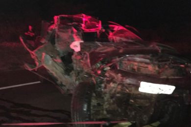 Ex-prefeito de Santa Cruz do Piauí bate em carreta e sai ileso de acidente na BR-316