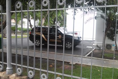 Operação da PF cumpre 19 mandados em empresas, Palácio de Karnak e secretaria