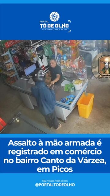 Um assalto à mão armada foi registrado na tarde desta sexta-feira (24) no Comercial Santos, localizado no bairro Canto da Várzea, nas proximidades do Posto São Sebastião, em Picos.

De acordo com as primeiras informações, os criminosos chegaram ao estabelecimento em uma motocicleta Honda Pop de cor vermelha. Um dos suspeitos, usando jaqueta azul e capacete, entrou no comércio armado e anunciou o assalto.

Imagens de uma câmera de segurança registraram toda a ação. No vídeo, é possível ver o momento em que o assaltante aponta a arma para o caixa, rende a vítima e recolhe o dinheiro antes de fugir rapidamente do local.

Após o crime, os suspeitos deixaram o estabelecimento e seguiram em direção ao bairro Aroeiras do Matadouro.

A Polícia Militar foi acionada e realiza diligências na tentativa de localizar e prender os envolvidos.

Siga: @portaltodeolho