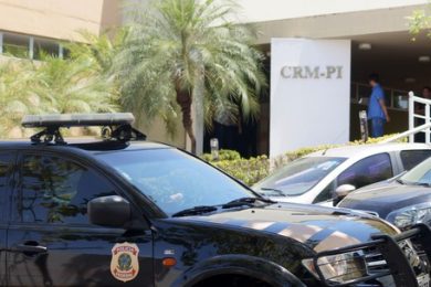 Médicos estão com atraso nos salários há cinco meses em mais de 15 cidades do Piauí, diz CRM