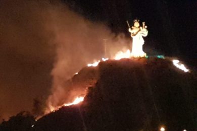 Incêndio no Morro do Leme em Oeiras é criminoso, diz prefeito