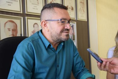 Em coletiva, Padre Walmir comenta sobre mudanças e remanejamento de secretários