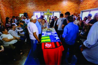 Familiares e amigos prestam última homenagem ao Deputado Fernando Monteiro