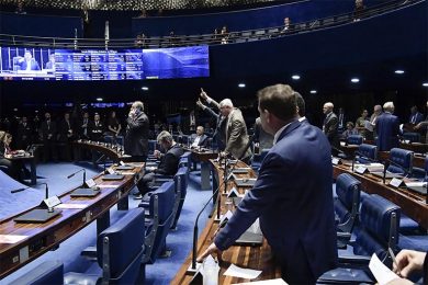 Senado aprova aposentadoria militar com salário integral e sem idade mínima