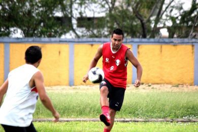 SEP amplia lista com ex-Sport, zagueiro Lucão e renova com o atacante Hugo Freitas