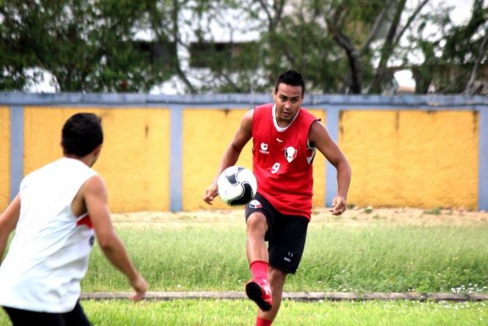 SEP amplia lista com ex-Sport, zagueiro Lucão e renova com o atacante Hugo Freitas