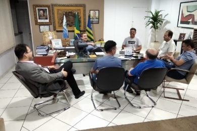 Prefeito Mão Santa autoriza funcionamento do comércio com medidas preventivas em Parnaíba