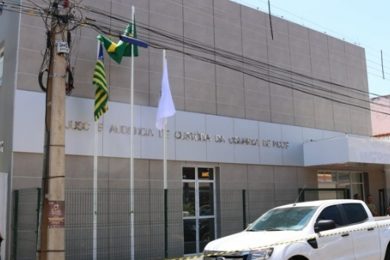 Bombeiros resgatam mulher que ficou presa em elevador por quase 24h em Picos